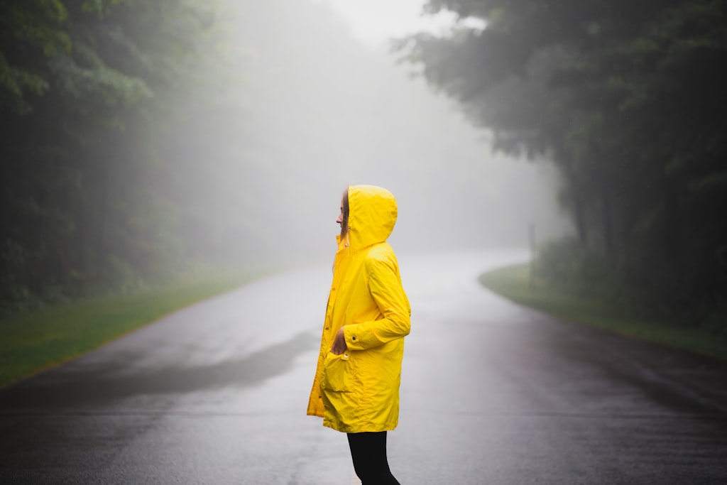 訪問看護の天候対策グッズ｜雨・雪・突然の天気に備える持ち物