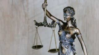 退職代行サービスを使うなら「弁護士監修」と「弁護士法人」の違いを知っておいてほしい